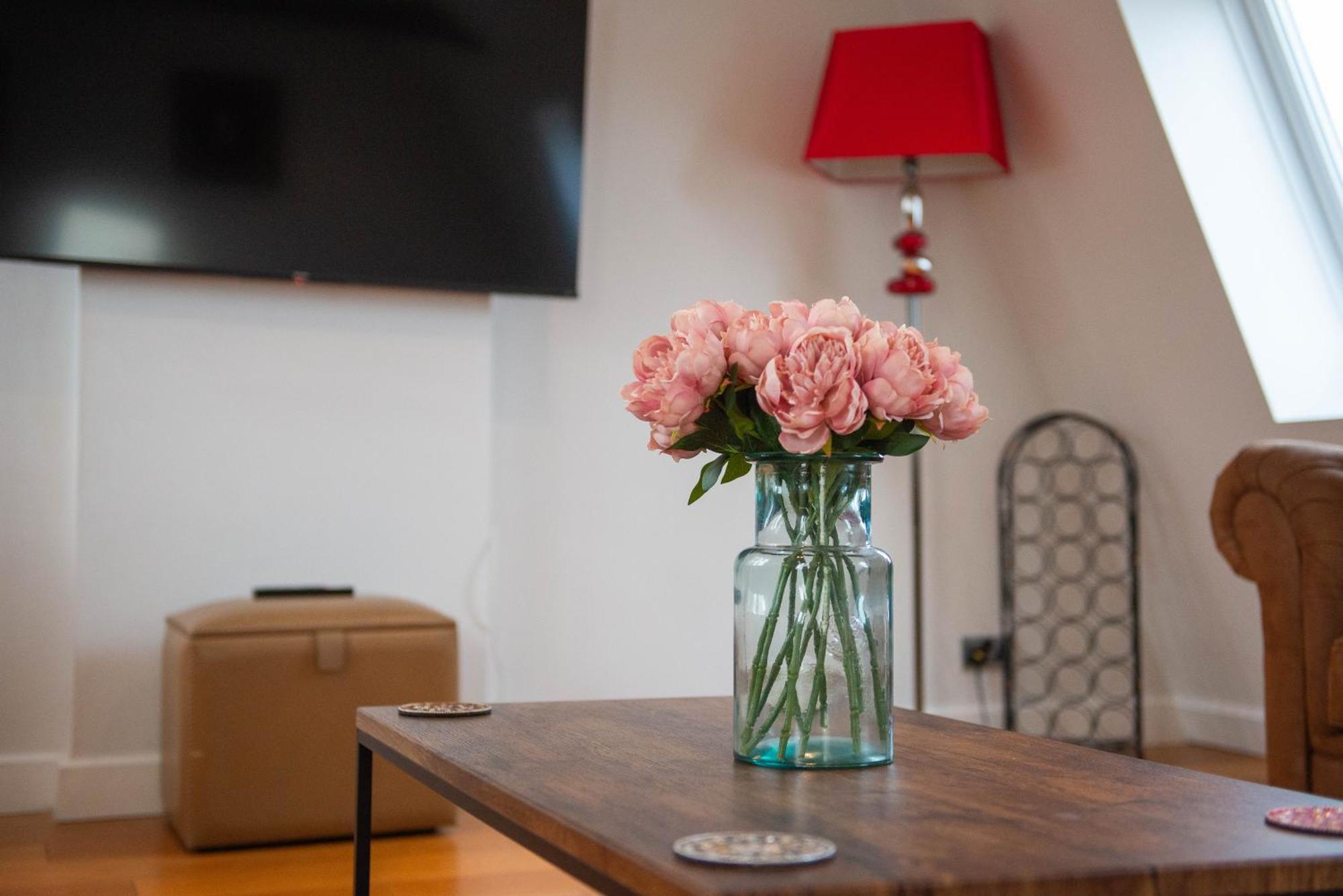 Spacious 2-Bed Home - Exposed Beams & Fast Internet Included Stamford Exterior foto